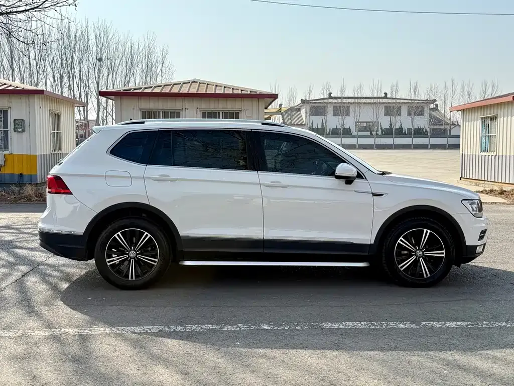 Volkswagen Tiguan L 2021 из CN, фото 4