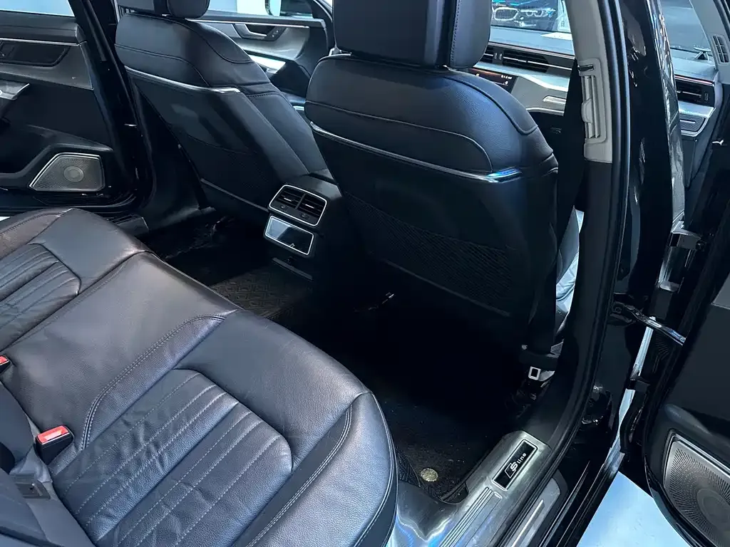 Audi A6L 2021 из CN, фото 5