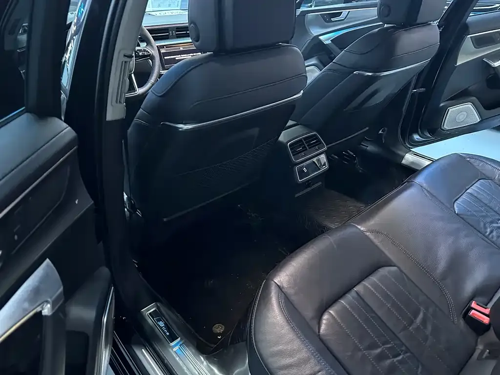 Audi A6L 2021 из CN, фото 6