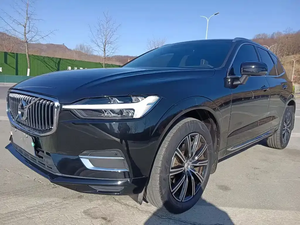 Volvo XC60 — фото 1