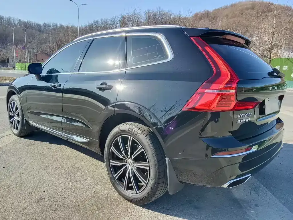 Volvo XC60 — фото 9