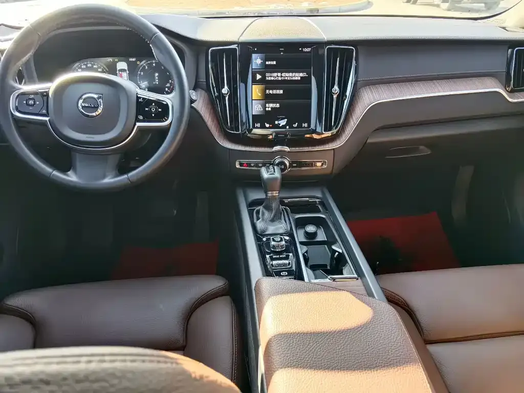 Volvo XC60 — фото 3