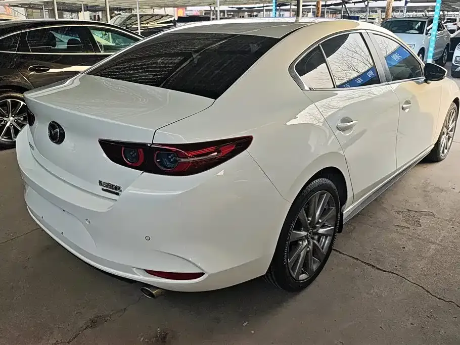Mazda 3 Axela — фото 4