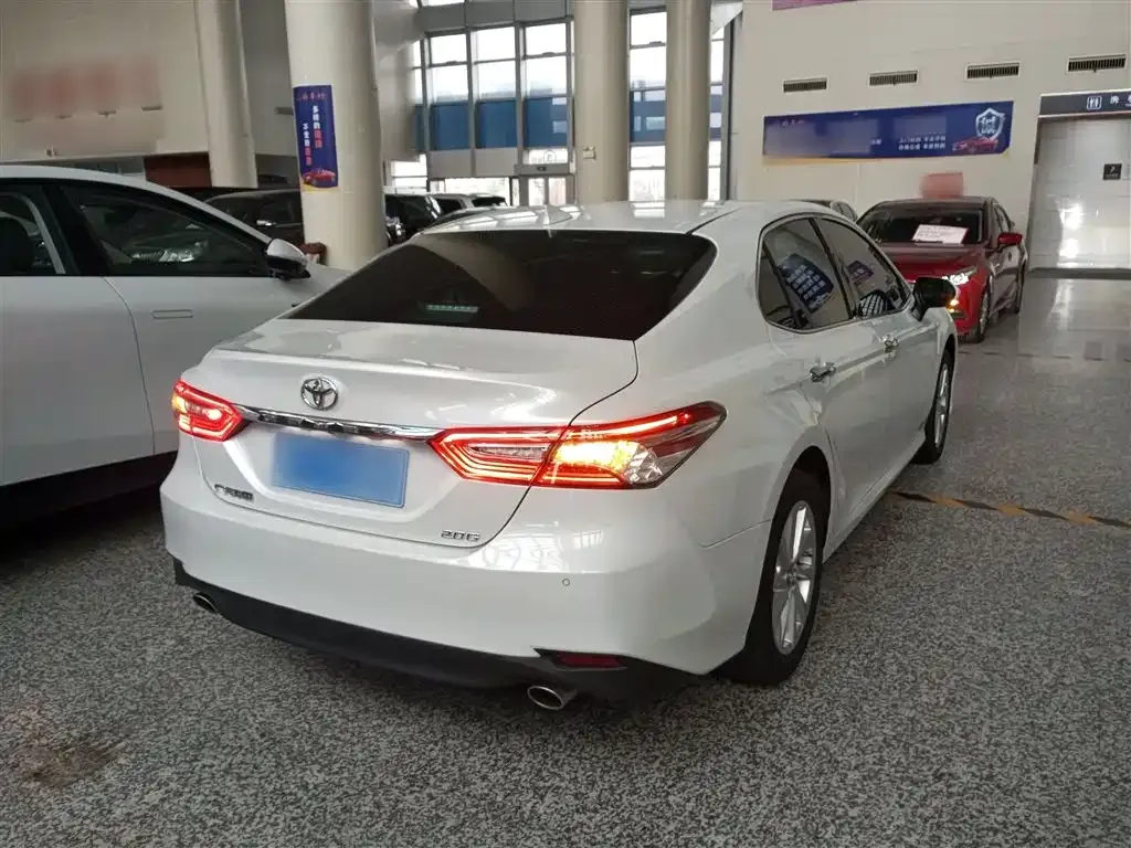 Toyota Camry 2023 из CN, фото 9