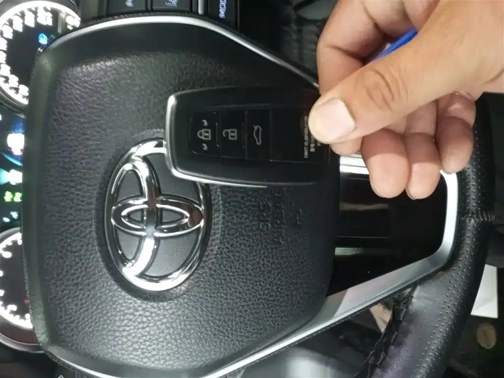 Toyota Camry 2023 из CN, фото 2