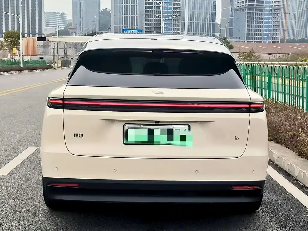 Li Auto i6 — фото 2