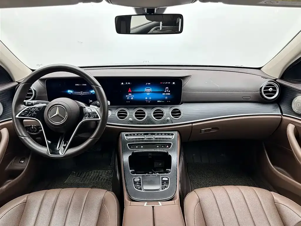 Mercedes-Benz E-Class — фото 9