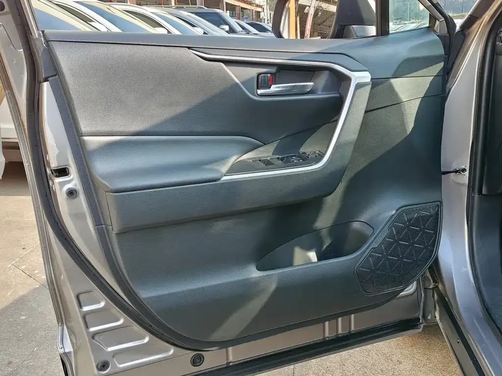 Toyota RAV4 2021 из CN, фото 8