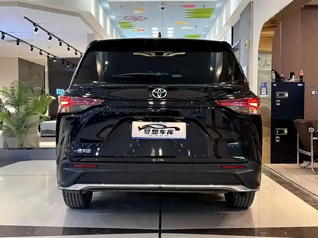 Toyota Granvia 2024 из CN, фото 7