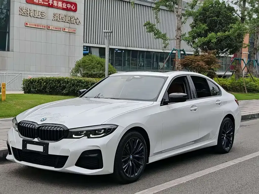 BMW 3 Series 2022 из CN, фото 1