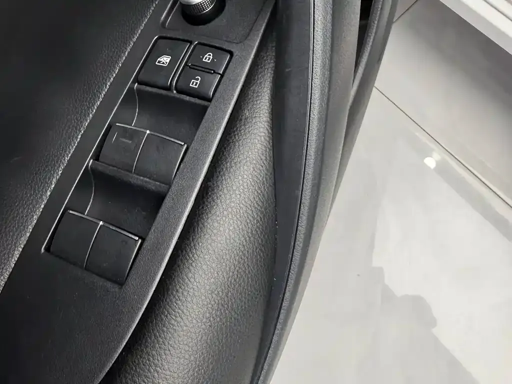 Toyota Corolla 2023 из CN, фото 8