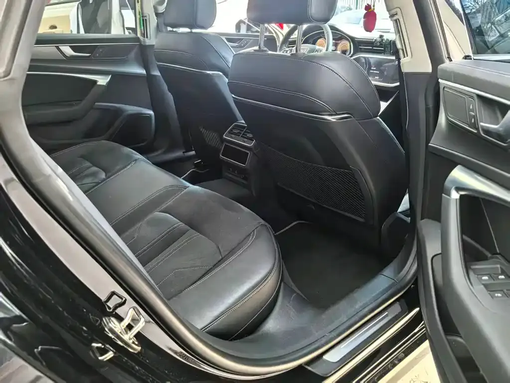 Audi A7L 2023 из CN, фото 6