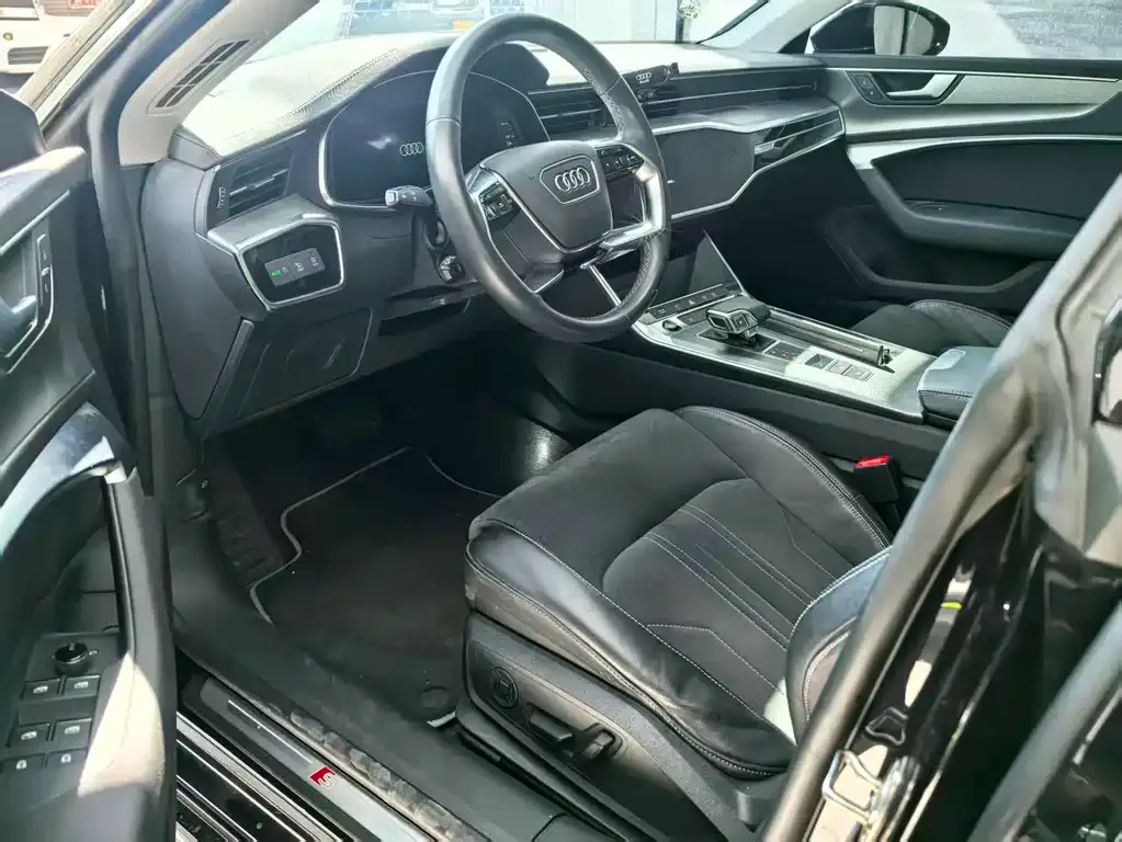 Audi A7L 2023 из CN, фото 9