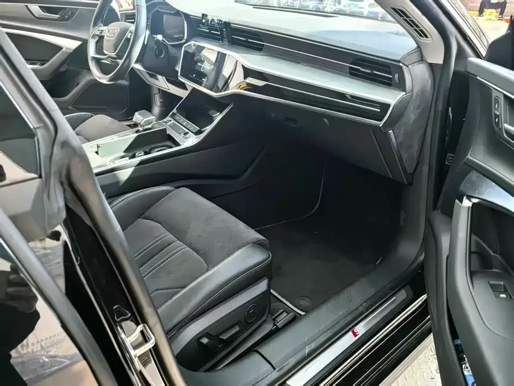 Audi A7L 2023 из CN, фото 5
