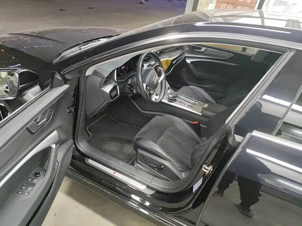 Audi A7L 2023 из CN, фото 3