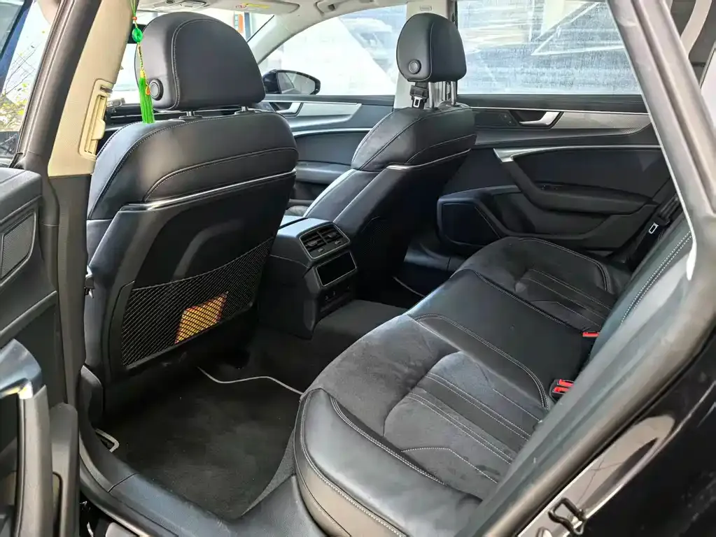 Audi A7L 2023 из CN, фото 2