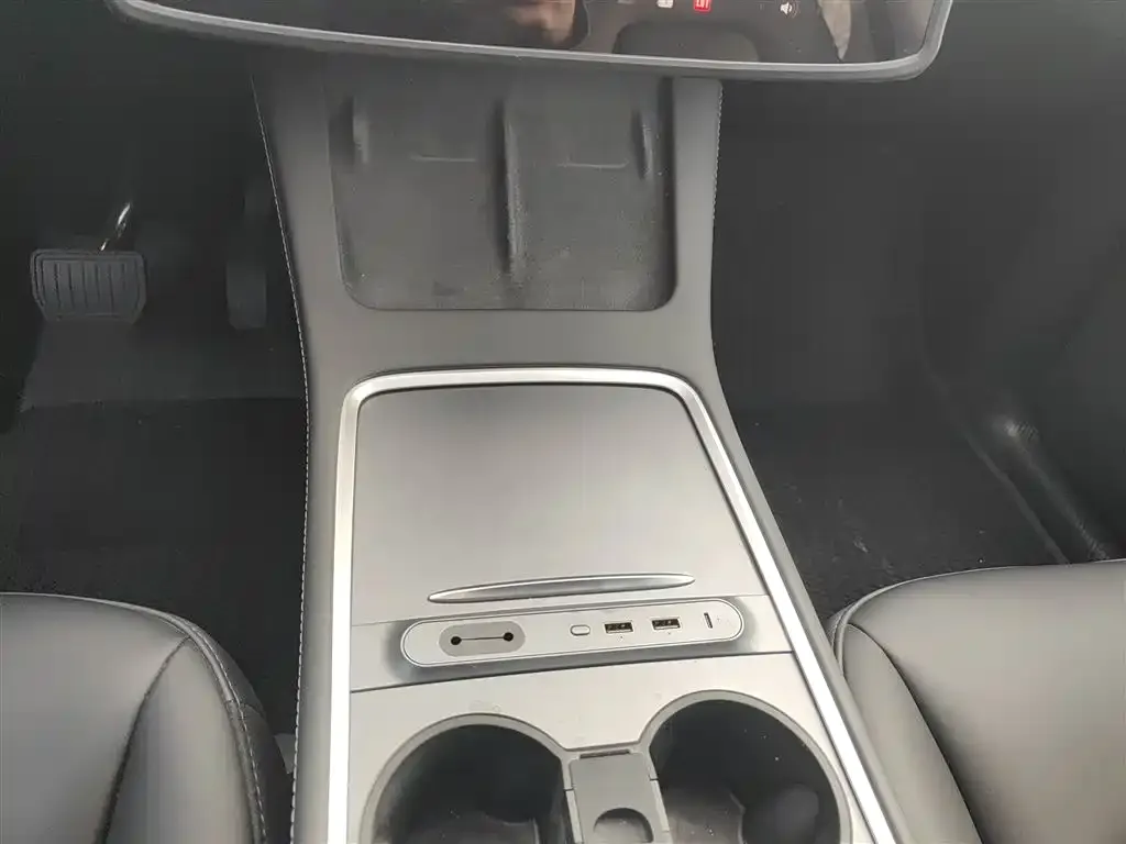 Tesla Model Y 2023 из CN, фото 2