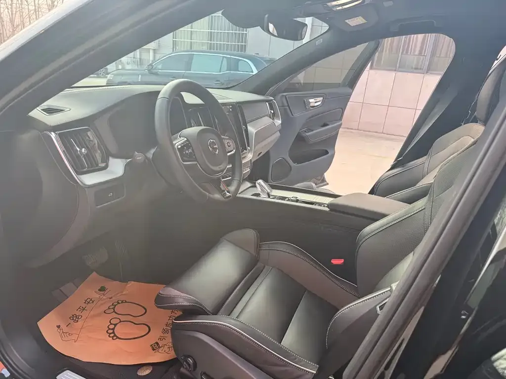 Volvo XC60 2025 из CN, фото 5