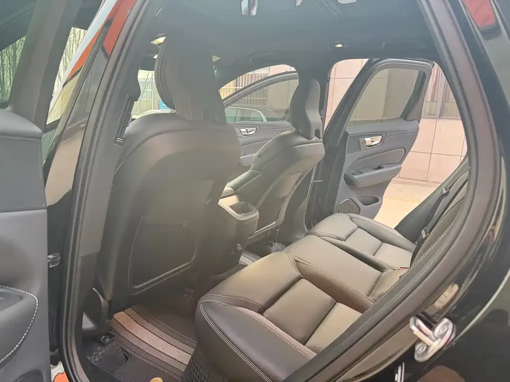 Volvo XC60 2025 из CN, фото 3