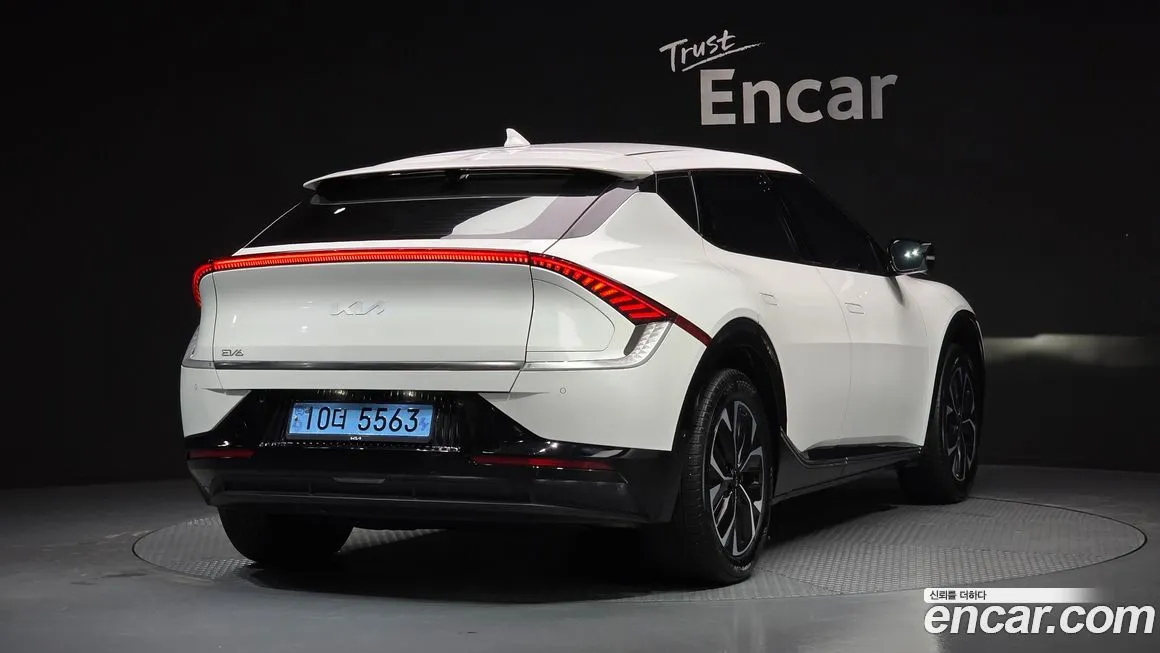 Kia EV6 — фото 8