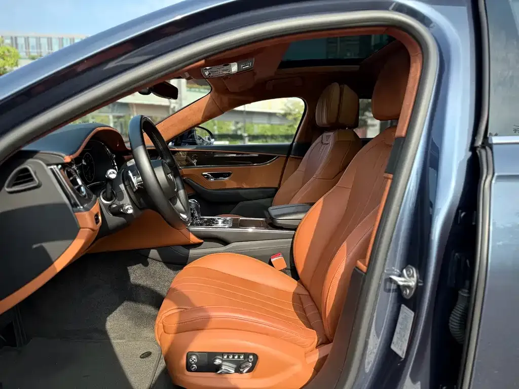 Bentley Flying Spur — фото 2