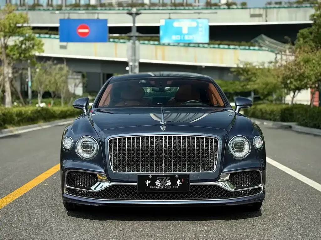 Bentley Flying Spur — фото 4