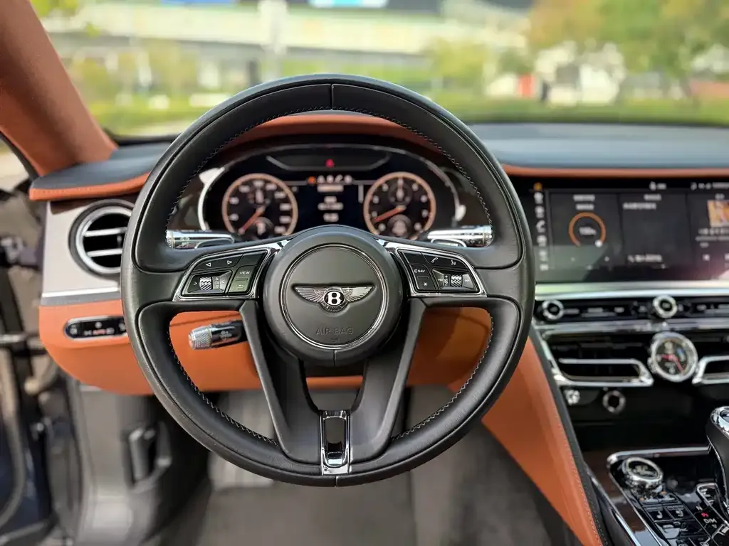 Bentley Flying Spur — фото 6