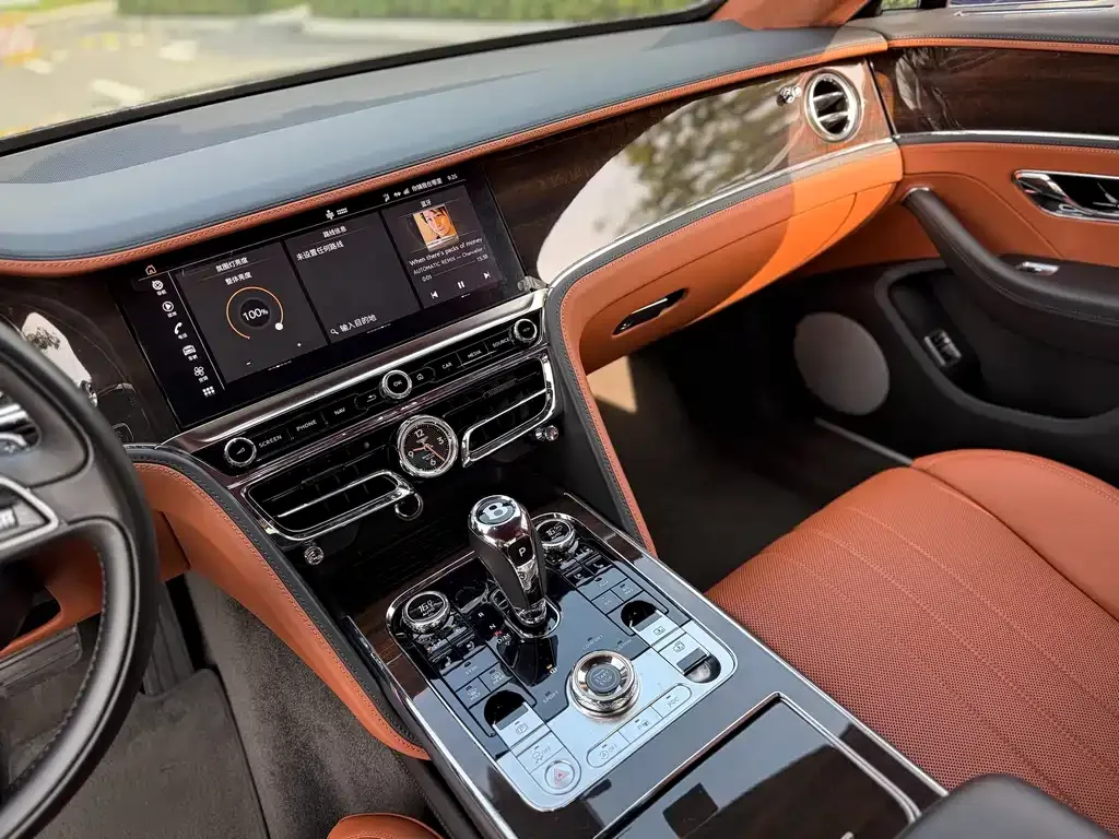 Bentley Flying Spur — фото 10