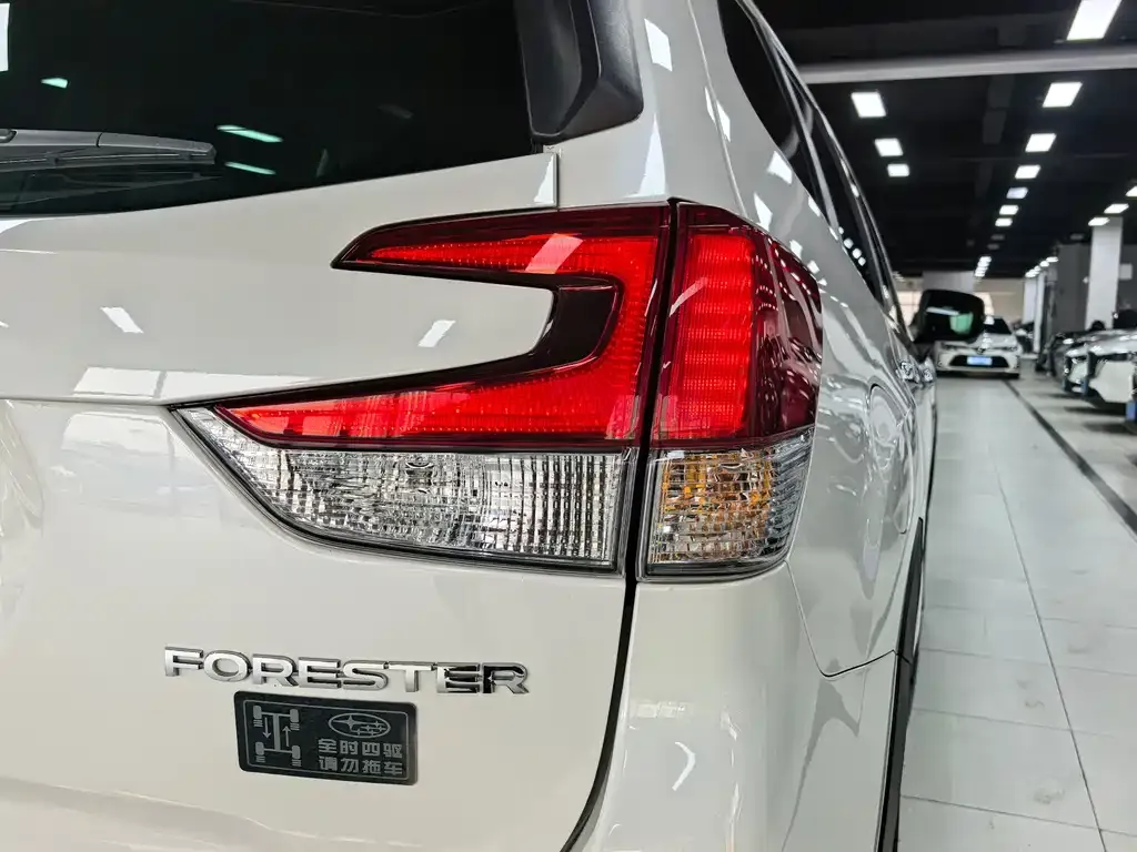 Subaru Forester — фото 10