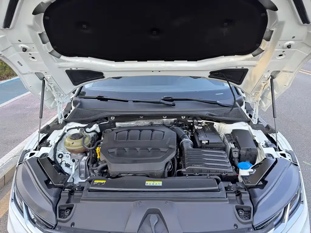 Volkswagen CC 2023 из CN, фото 8