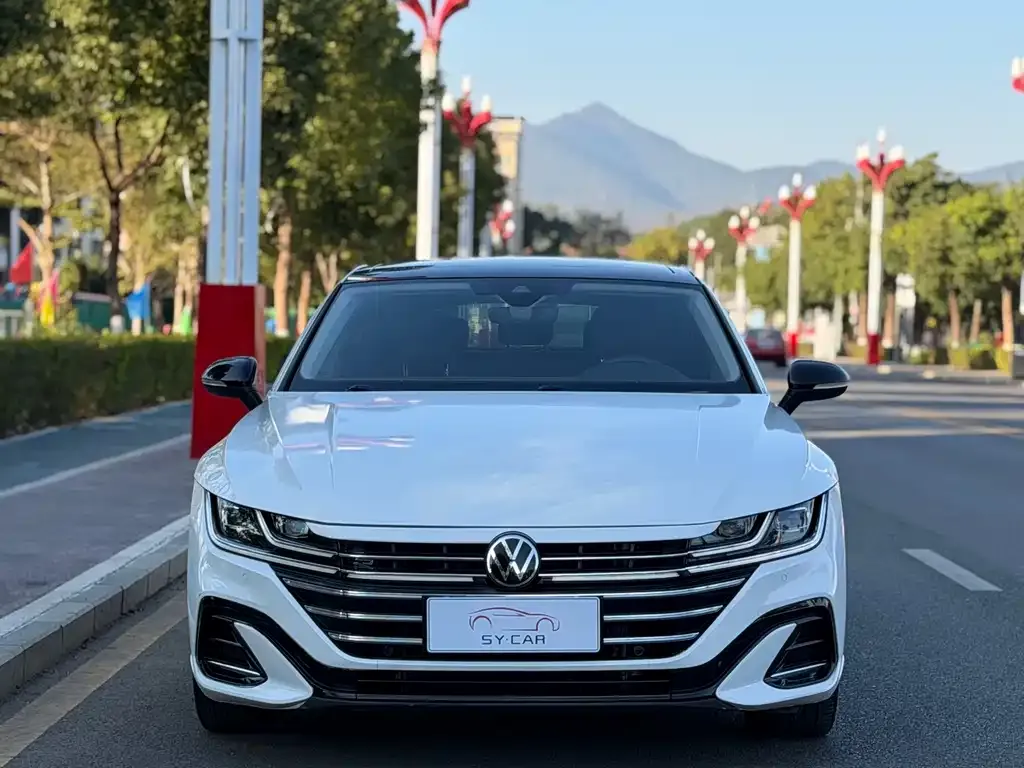 Volkswagen CC 2023 из CN, фото 2