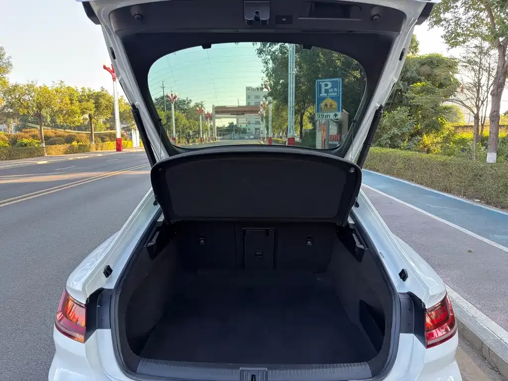 Volkswagen CC 2023 из CN, фото 9