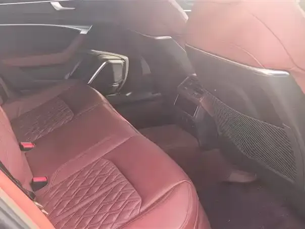 Audi A7L 2024 из CN, фото 2