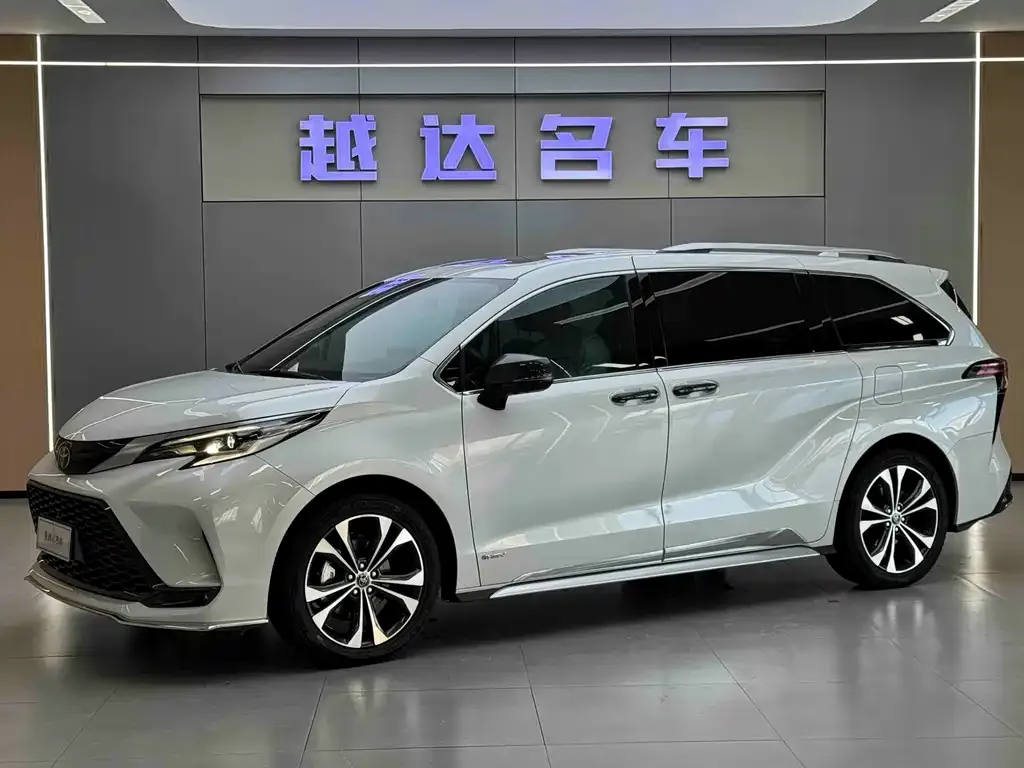 Toyota Granvia — фото 1
