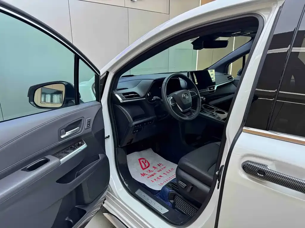 Toyota Granvia — фото 6