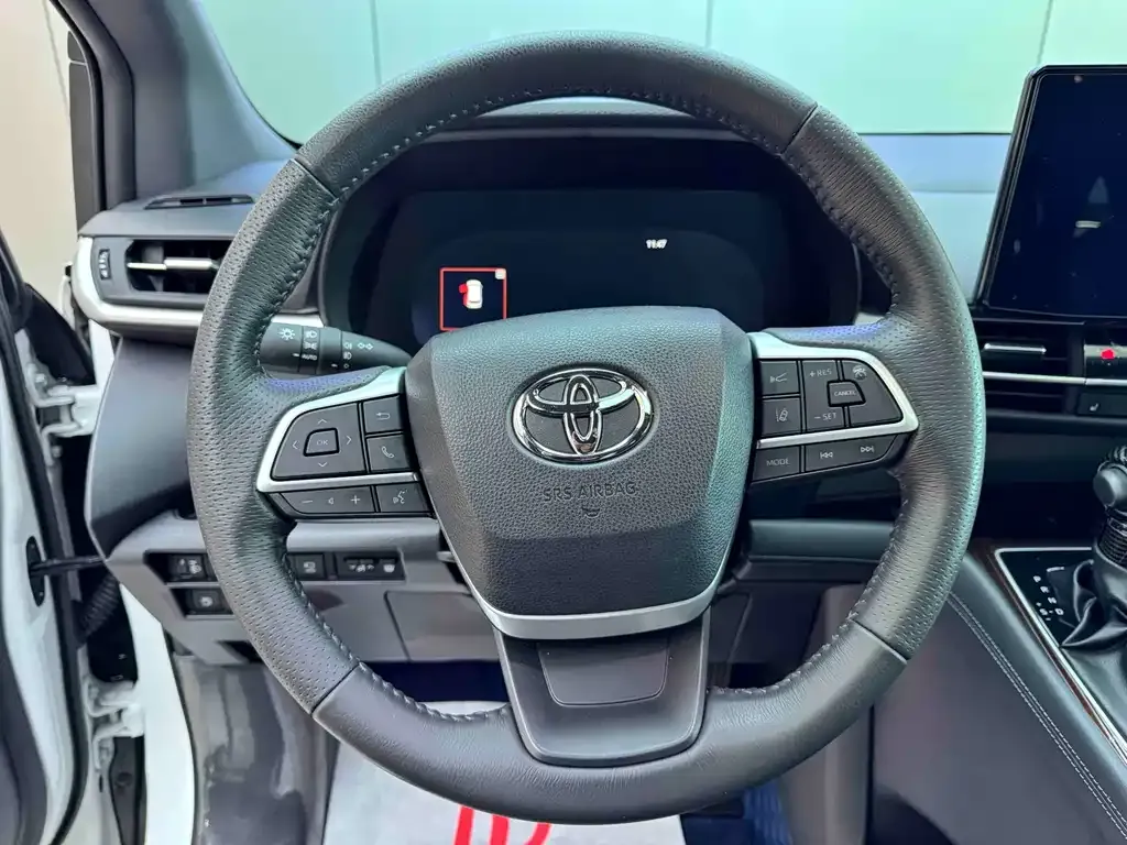 Toyota Granvia — фото 7