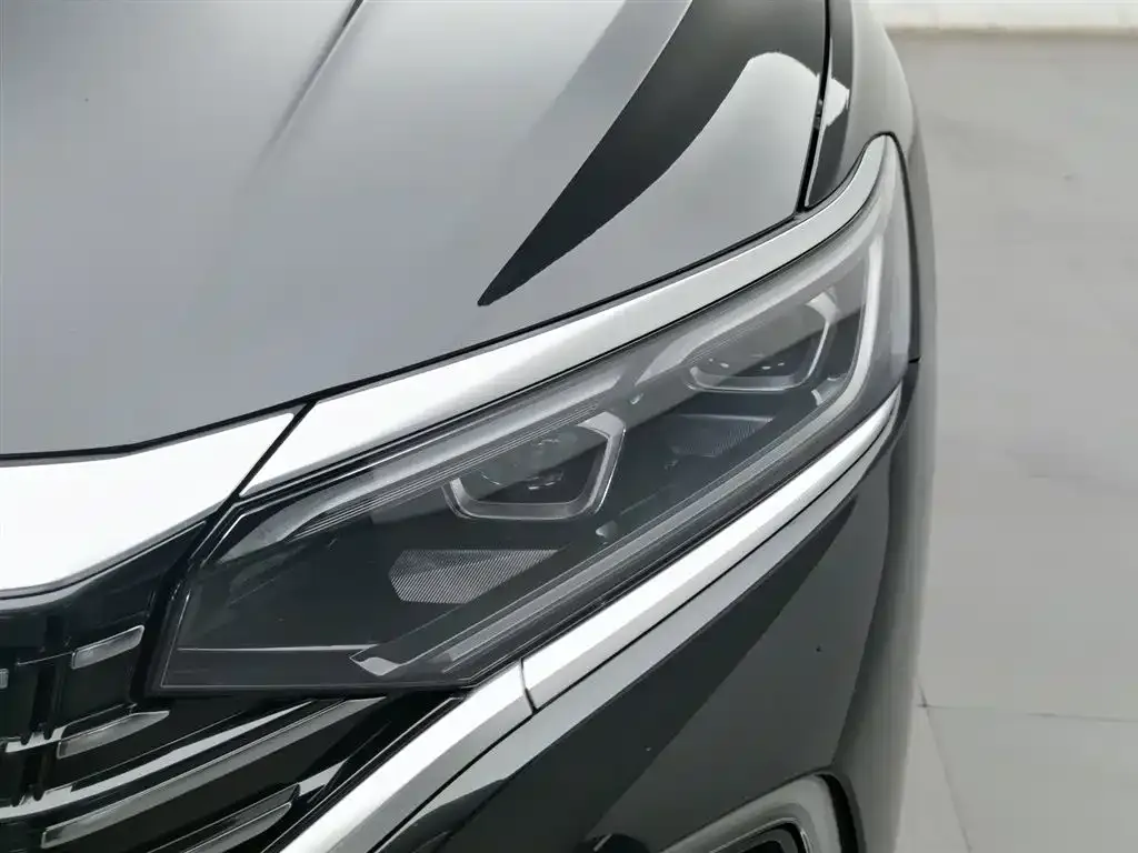Volkswagen Passat New Energy — фото 3