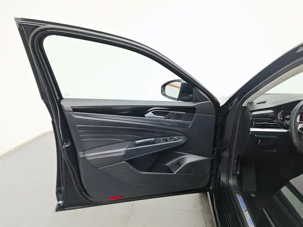 Volkswagen Passat New Energy — фото 4