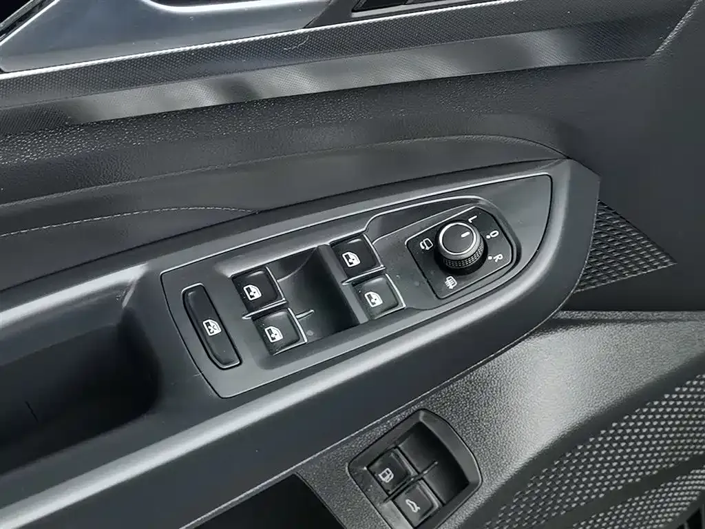 Volkswagen Passat New Energy — фото 9