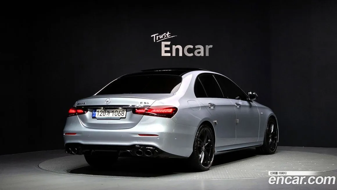Mercedes-Benz E-Class — фото 2