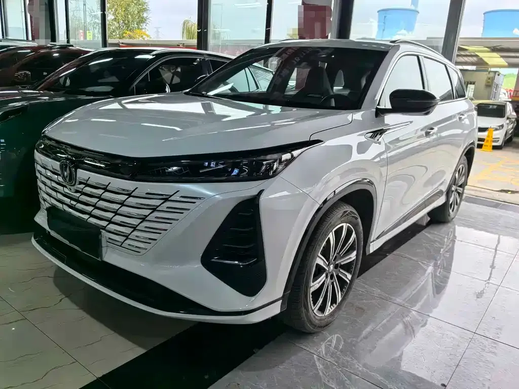 Changan CS75PLUS — фото 1