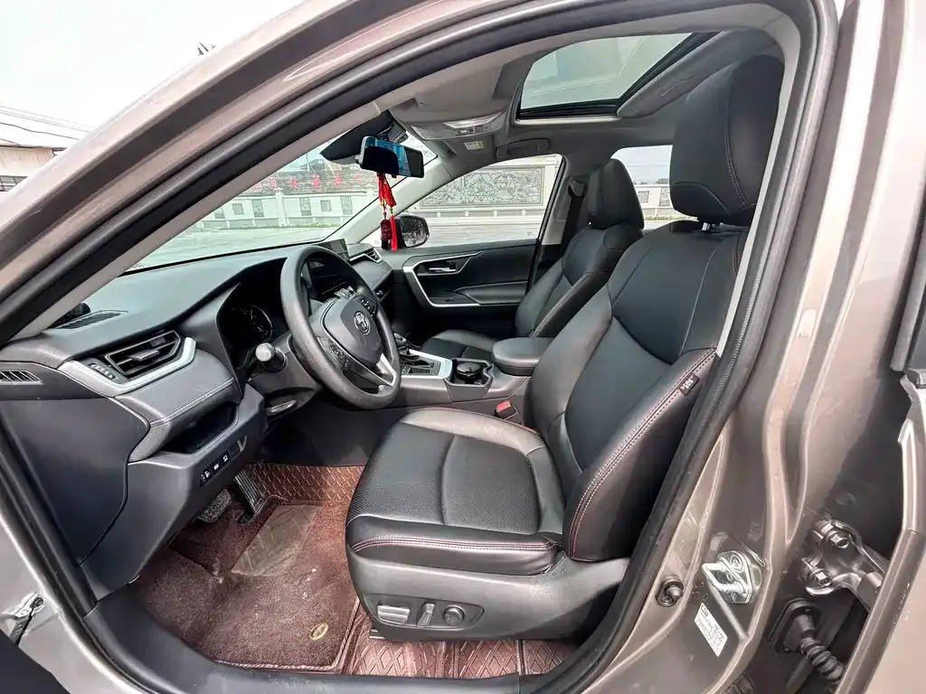 Toyota RAV4 2024 из CN, фото 6