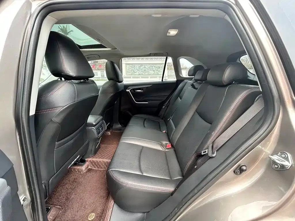 Toyota RAV4 2024 из CN, фото 5