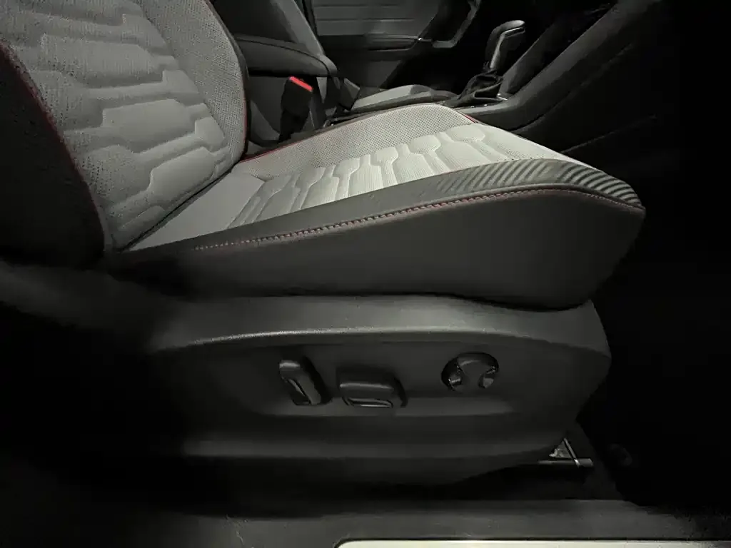 Volkswagen Tiguan L 2023 из CN, фото 2