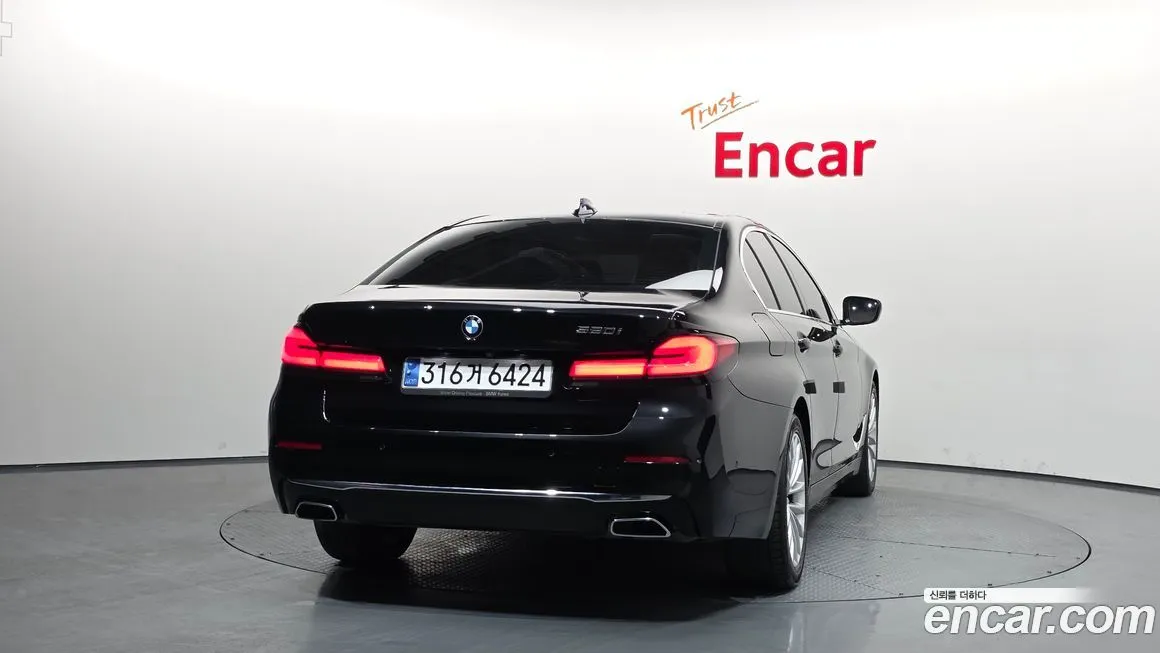 BMW 5-Series 2022 из KR, фото 2
