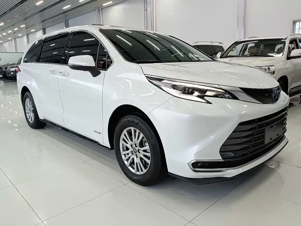 Toyota Sienna — фото 6
