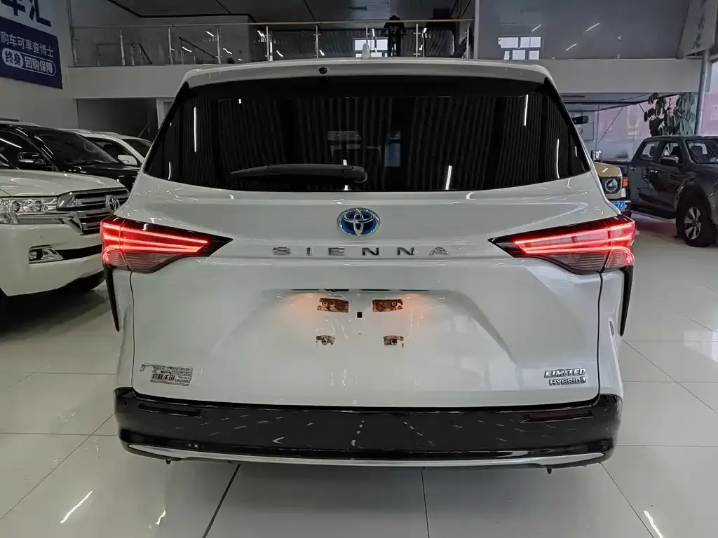 Toyota Sienna — фото 4