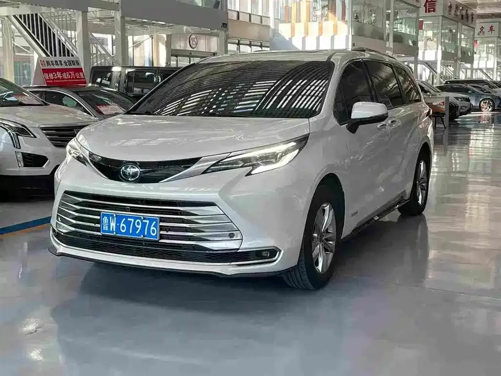 Toyota Sienna 2022 из CN, фото 1