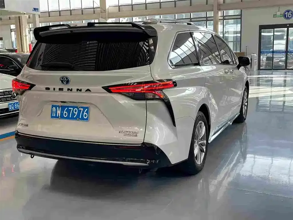 Toyota Sienna 2022 из CN, фото 4