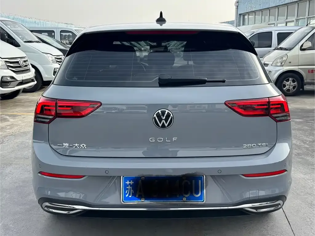 Volkswagen Golf 2023 из CN, фото 3